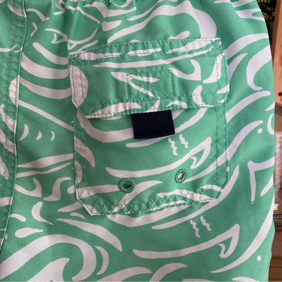 Vineyard Vines Green White Wave Shark Printed Chappy Swim Trunks Bottoms Shorts - Picture 8 of 10